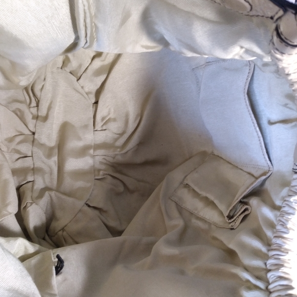 Gorgeous Badgley Mischka Large Bag, Tote, Purse, Cream colour Patent Leather. - Picture 7 of 12